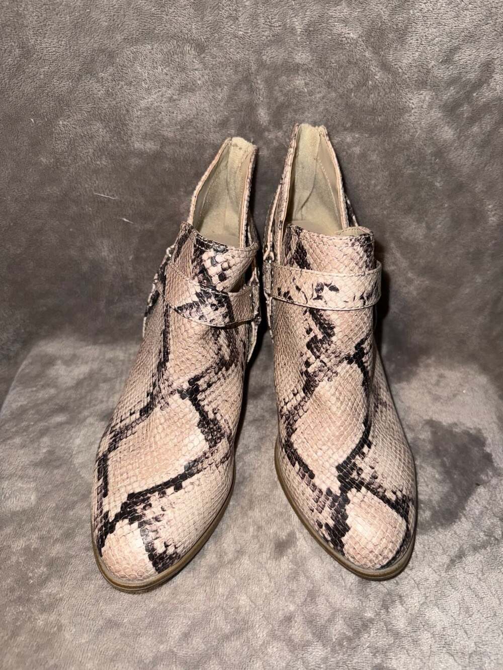 Fergalicious by Fergie Chucky Snake print Women's Ankle Boots Booties Sz 10